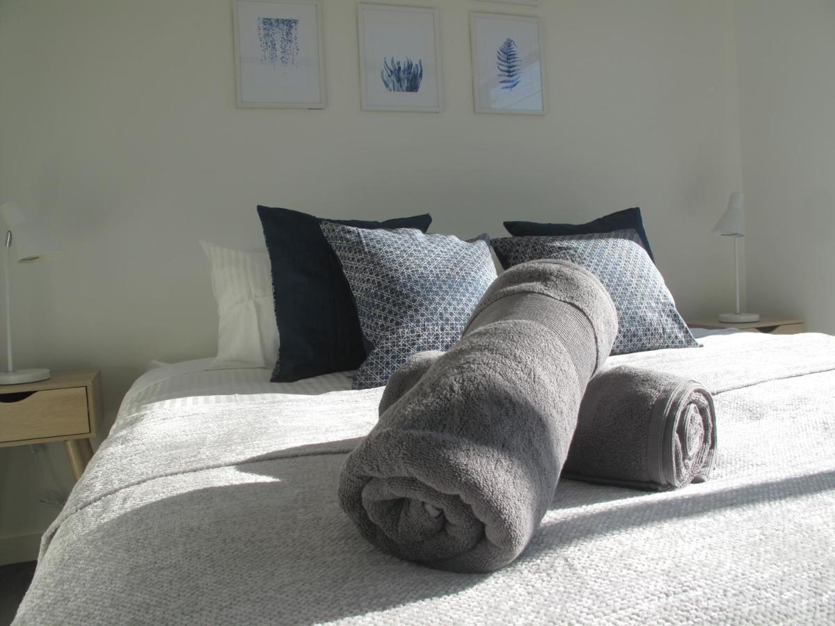 Modern 3 Bedroom Apt With Free Parking, Netflix, Wifi & Welcome Wine By Bnb Pro Melbourne Eksteriør billede