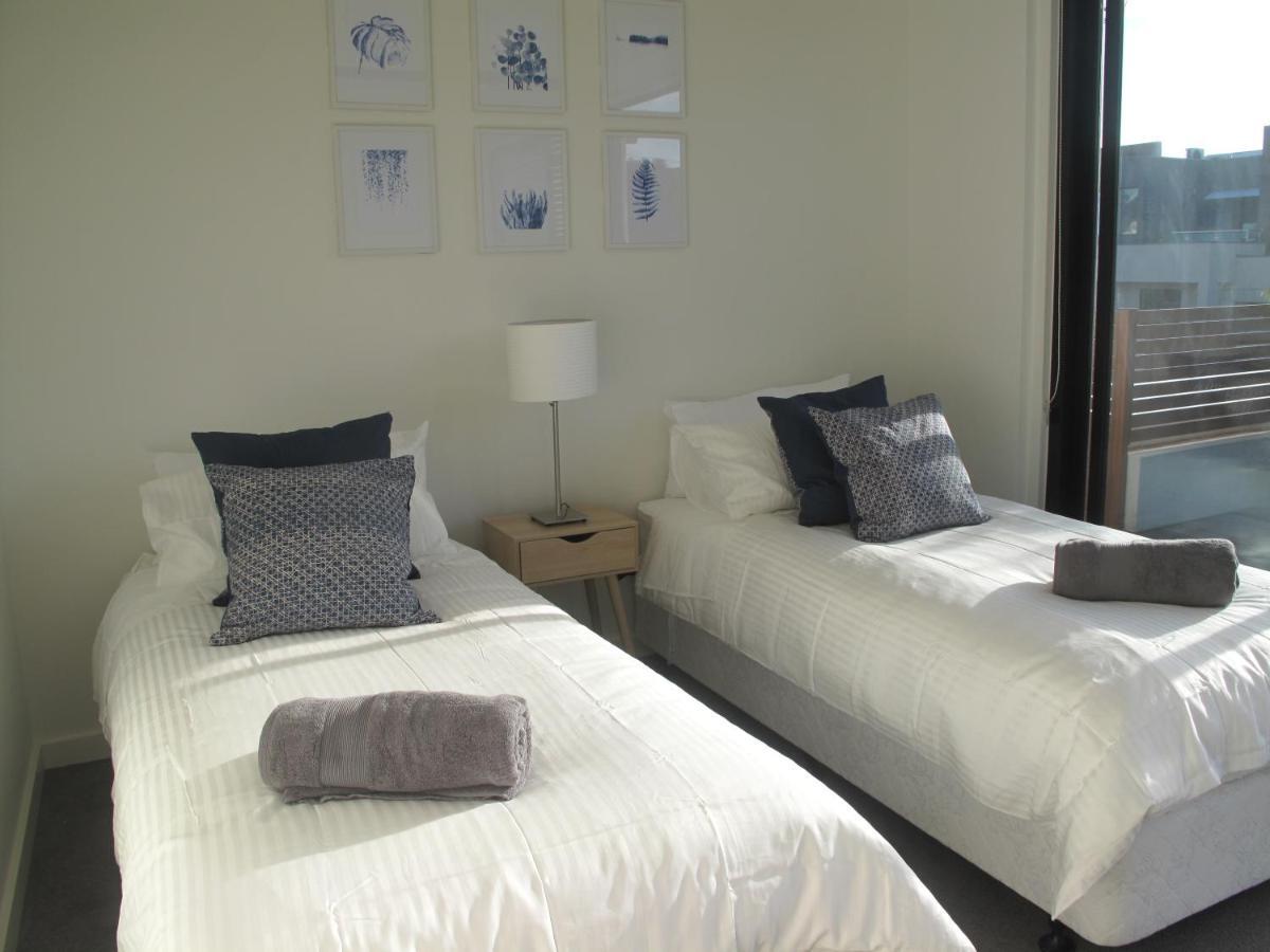 Modern 3 Bedroom Apt With Free Parking, Netflix, Wifi & Welcome Wine By Bnb Pro Melbourne Eksteriør billede