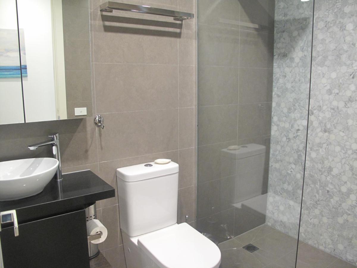 Modern 3 Bedroom Apt With Free Parking, Netflix, Wifi & Welcome Wine By Bnb Pro Melbourne Eksteriør billede
