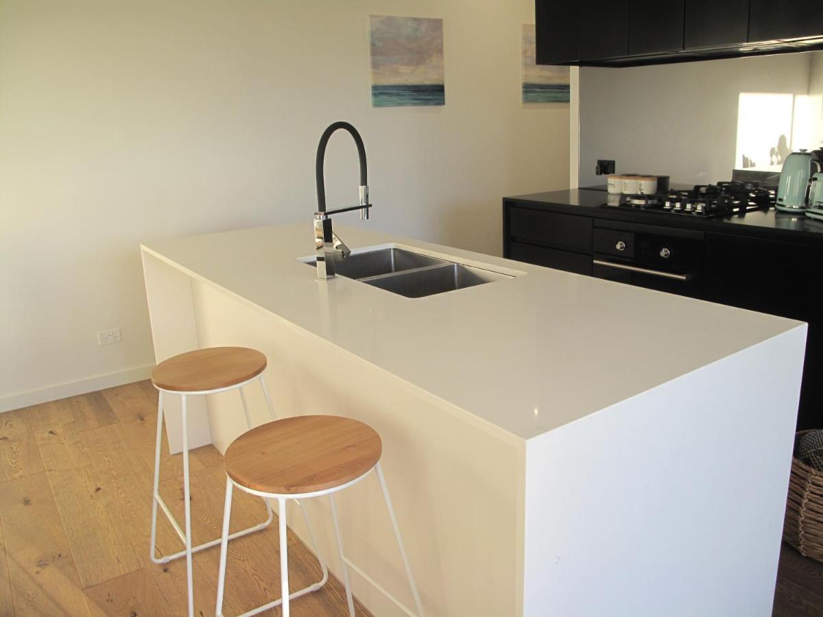 Modern 3 Bedroom Apt With Free Parking, Netflix, Wifi & Welcome Wine By Bnb Pro Melbourne Eksteriør billede