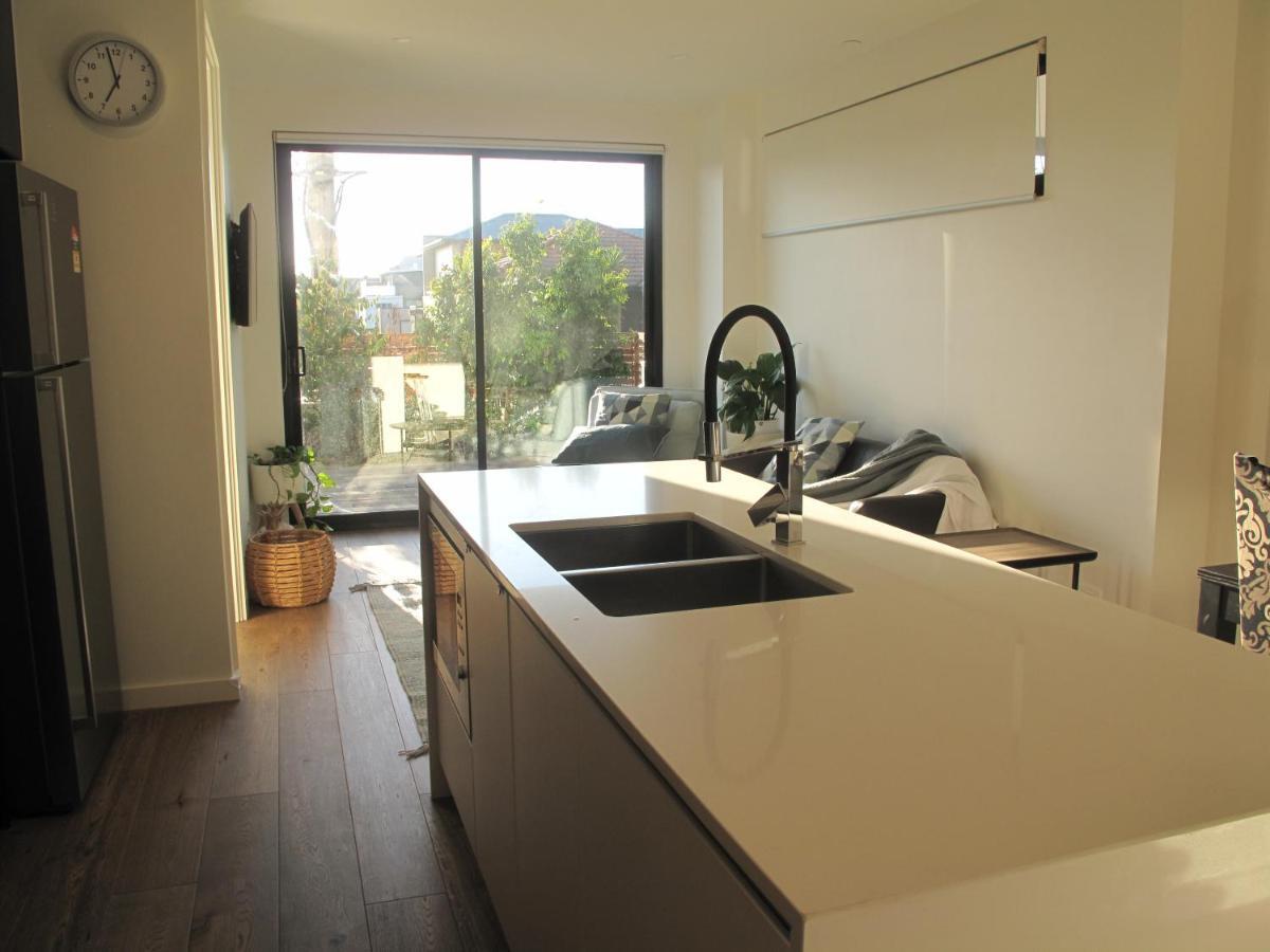 Modern 3 Bedroom Apt With Free Parking, Netflix, Wifi & Welcome Wine By Bnb Pro Melbourne Eksteriør billede