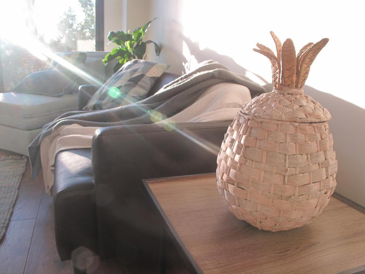 Modern 3 Bedroom Apt With Free Parking, Netflix, Wifi & Welcome Wine By Bnb Pro Melbourne Eksteriør billede