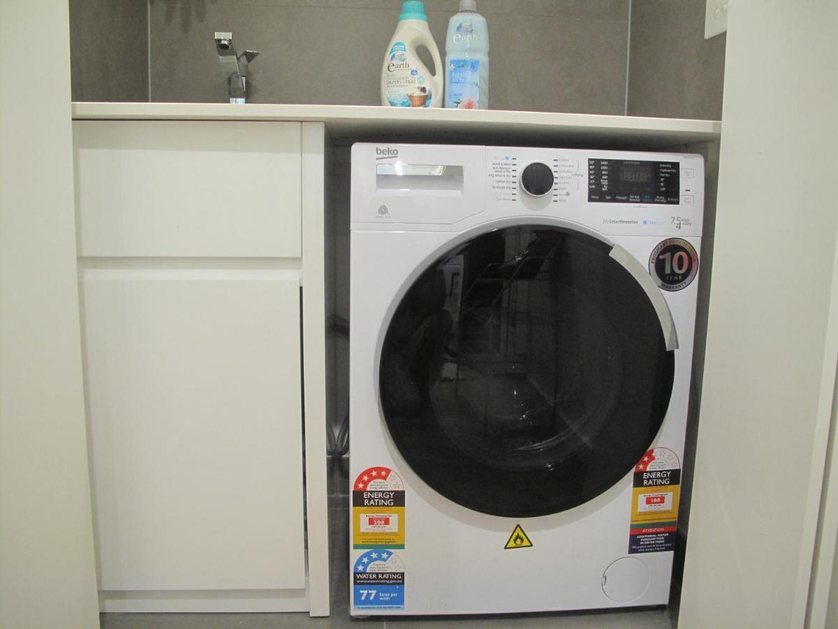 Modern 3 Bedroom Apt With Free Parking, Netflix, Wifi & Welcome Wine By Bnb Pro Melbourne Eksteriør billede