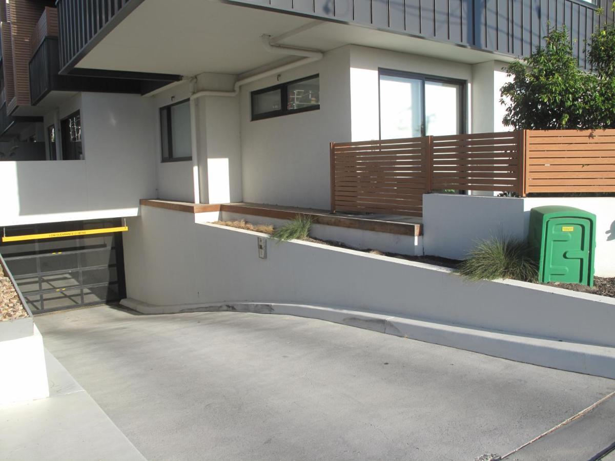 Modern 3 Bedroom Apt With Free Parking, Netflix, Wifi & Welcome Wine By Bnb Pro Melbourne Eksteriør billede